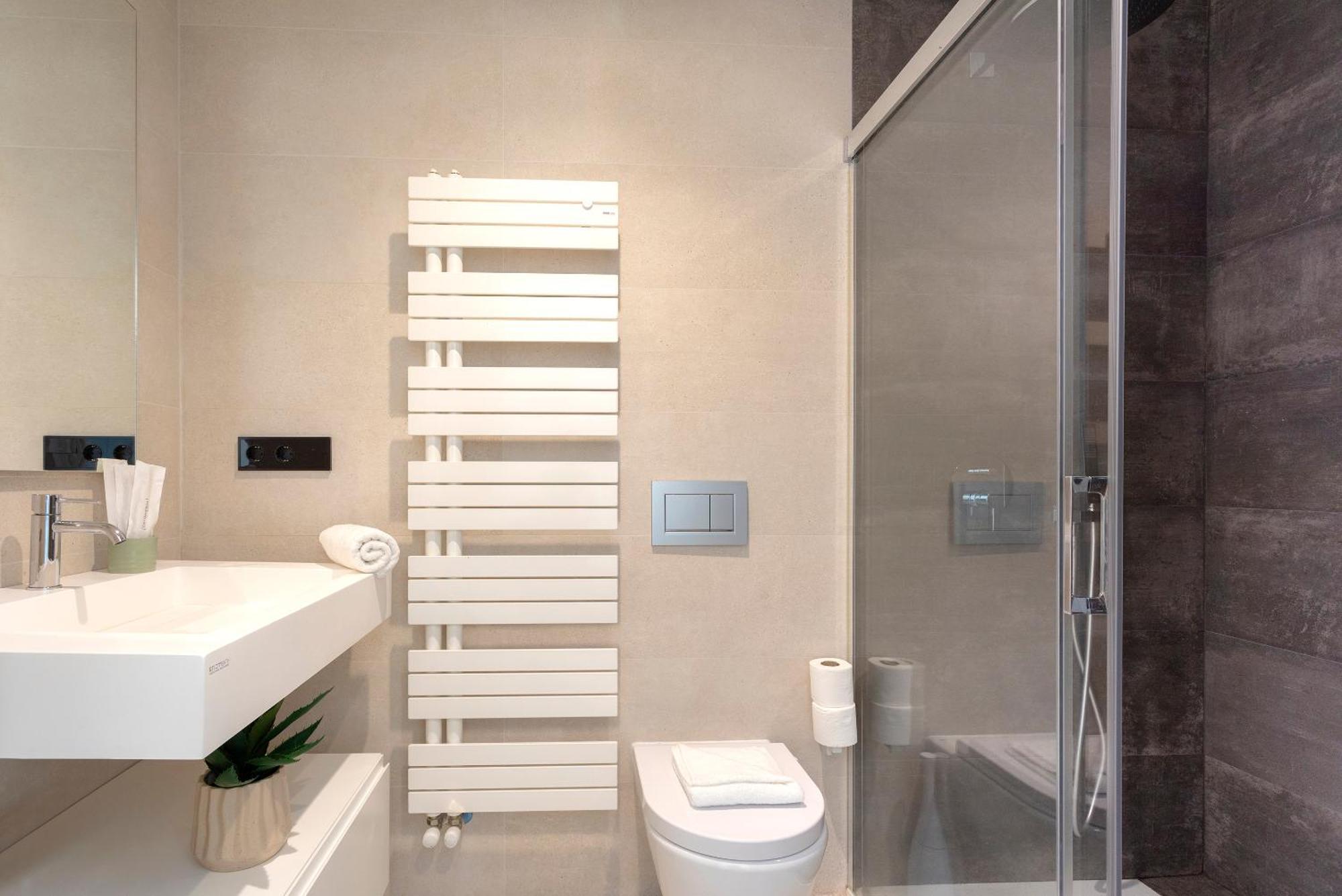 Malagueta Beach Front Luxury Apartment By Rent Me Málaga Exteriör bild