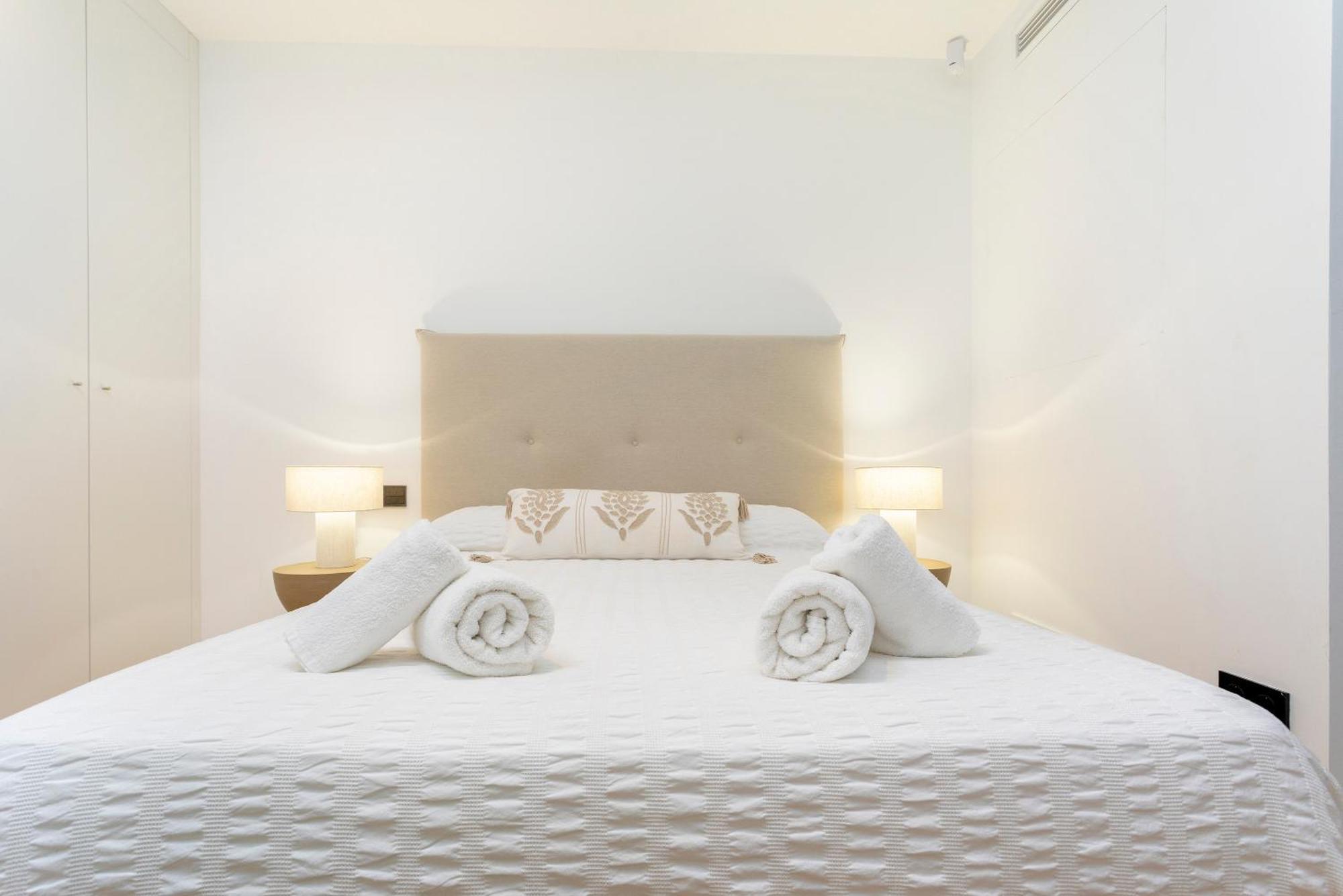 Malagueta Beach Front Luxury Apartment By Rent Me Málaga Exteriör bild