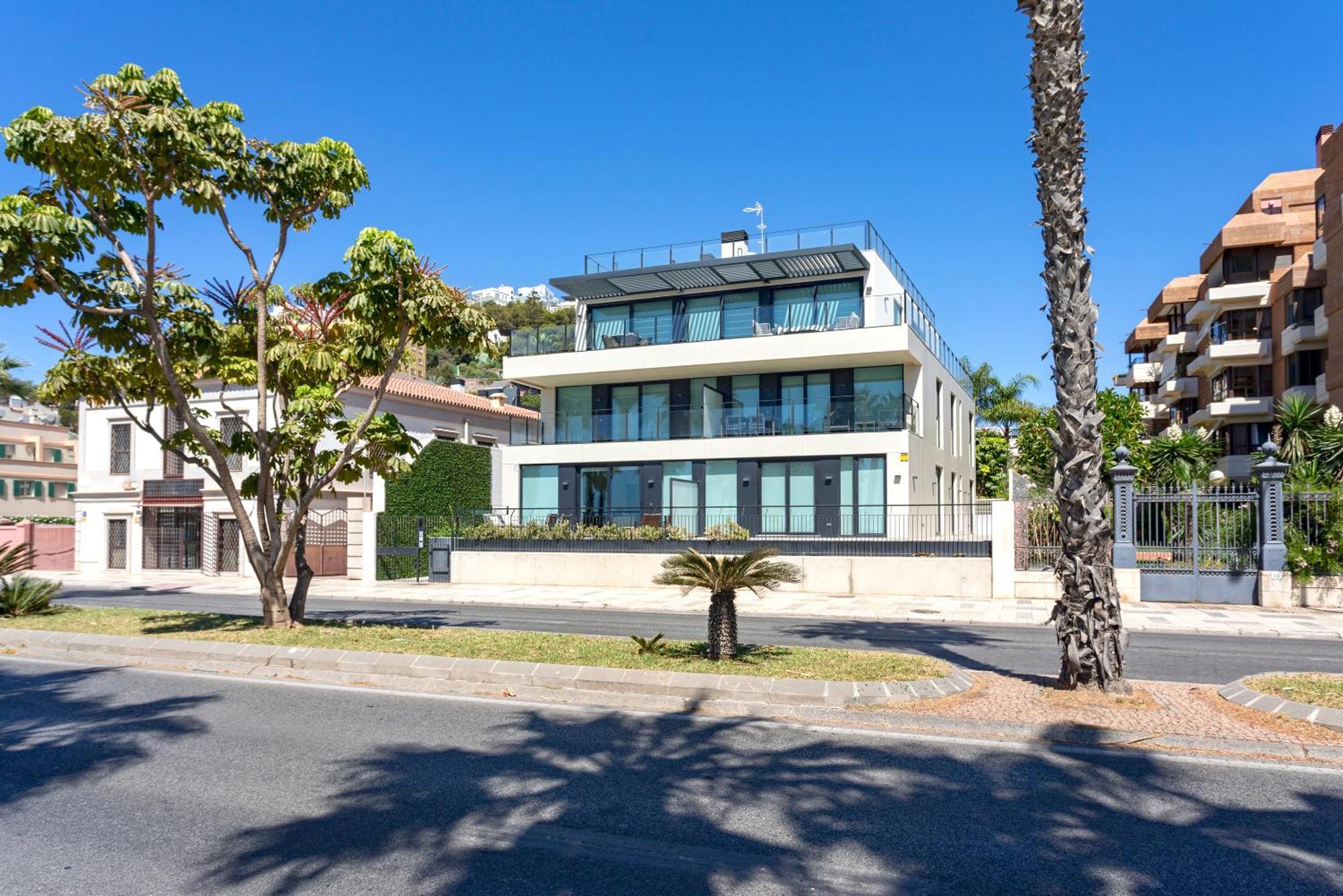 Malagueta Beach Front Luxury Apartment By Rent Me Málaga Exteriör bild
