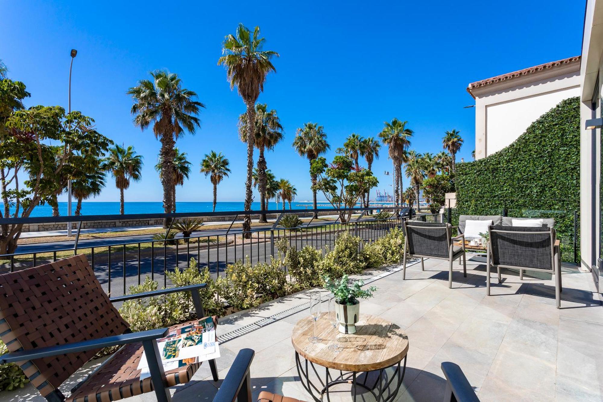 Malagueta Beach Front Luxury Apartment By Rent Me Málaga Exteriör bild